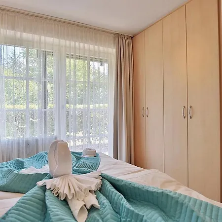 Am Rosenhain 6 Am Rosenhain 6 3 *